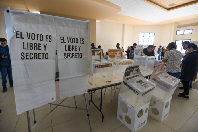 Urna electoral en casilla de Saltillo, Coahuila