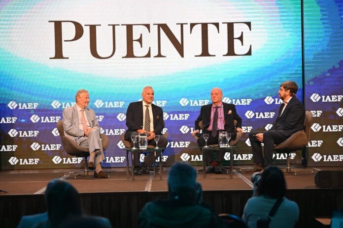 Ejecutivos en el Congreso del IAEF en Buenos Aires