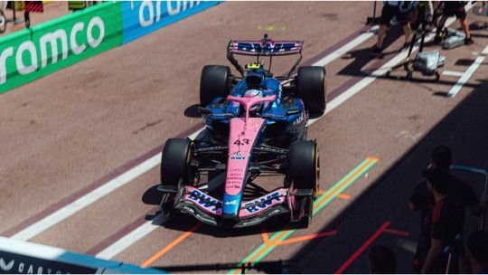 Franco Colapinto con el auto de Alpine en el circuito callejero de Montecarlo durante la clasificación del GP de Mónaco 2026
