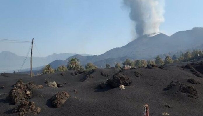 Tubo de lava en La Palma formado tras la erupción del volcán Tajogaite en 2021