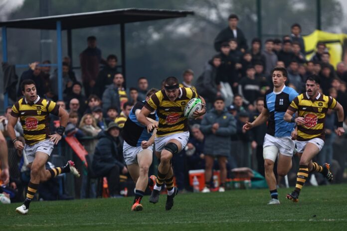Jerónimo Sorondo celebrando un try en el partido entre CUBA y Belgrano
