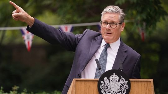 Keir Starmer en Downing Street anunciando su renuncia