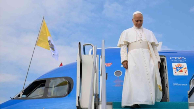 Papa León XIV aterriza en aeropuerto de Barajas, España
