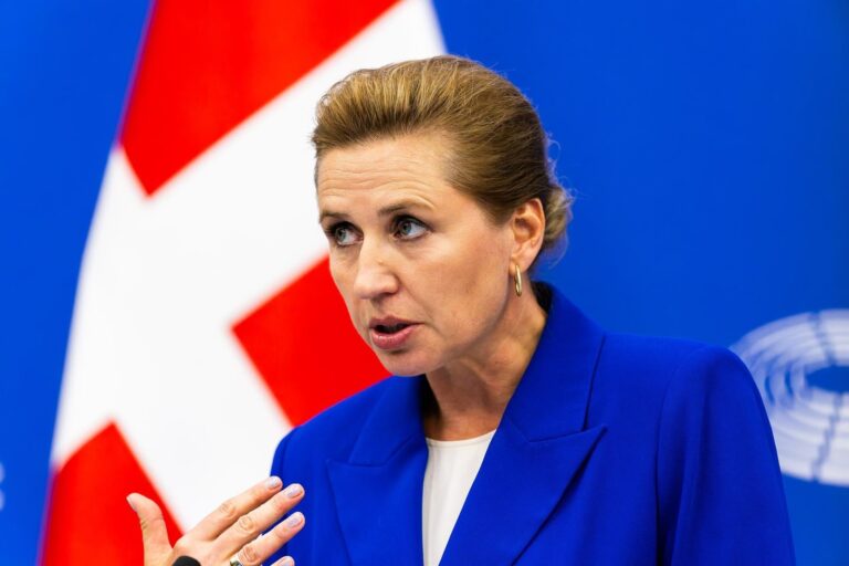 Mette Frederiksen durante anuncio de formación de gobierno en Dinamarca