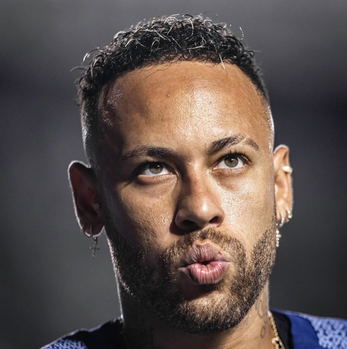 Neymar durante un entrenamiento con la selección brasileña