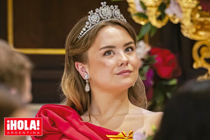Princesa Ariane con tiara de diamantes en el Palacio Real de Ámsterdam
