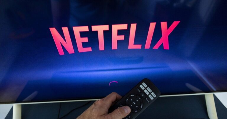Logotipo de Netflix sobre fondo rojo