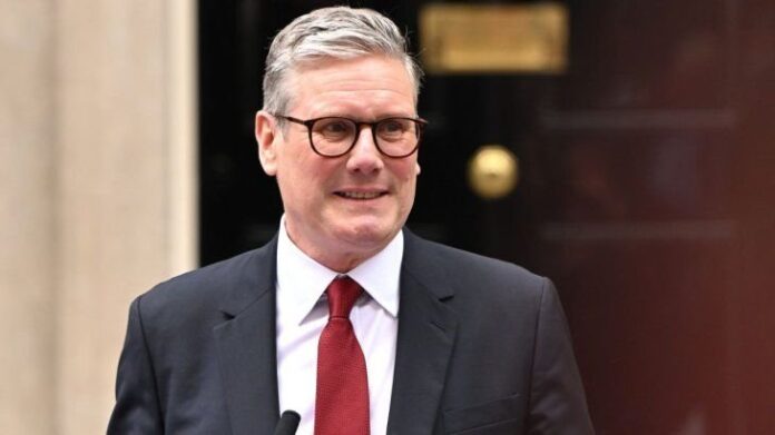 Primer ministro Keir Starmer en conferencia de prensa en Downing Street