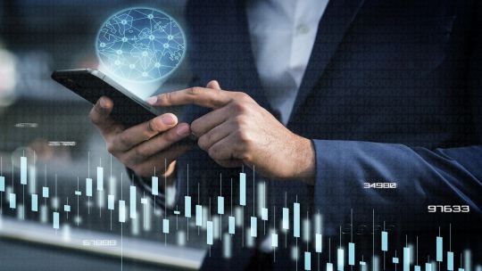 Roberto Rojas economista habla sobre blockchain y contratos inteligentes