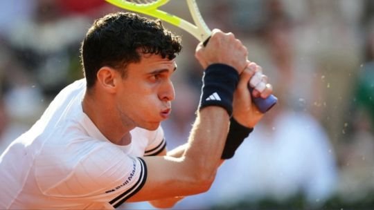Juan Manuel Cerúndolo durante el partido contra Matteo Berrettini en Roland Garros