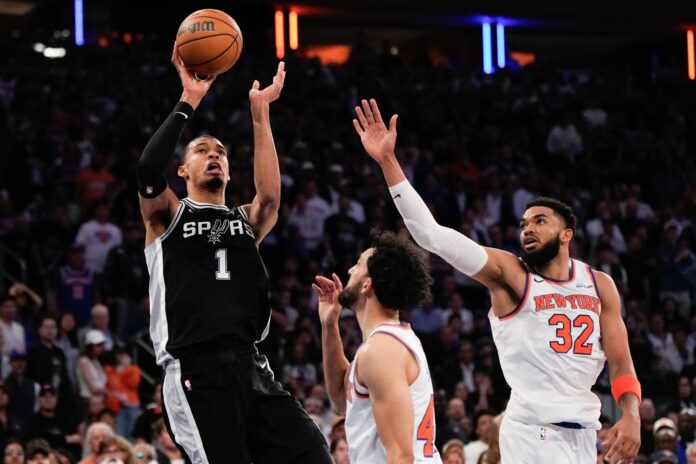 Partido de baloncesto entre San Antonio Spurs y New York Knicks en el Madison Square Garden