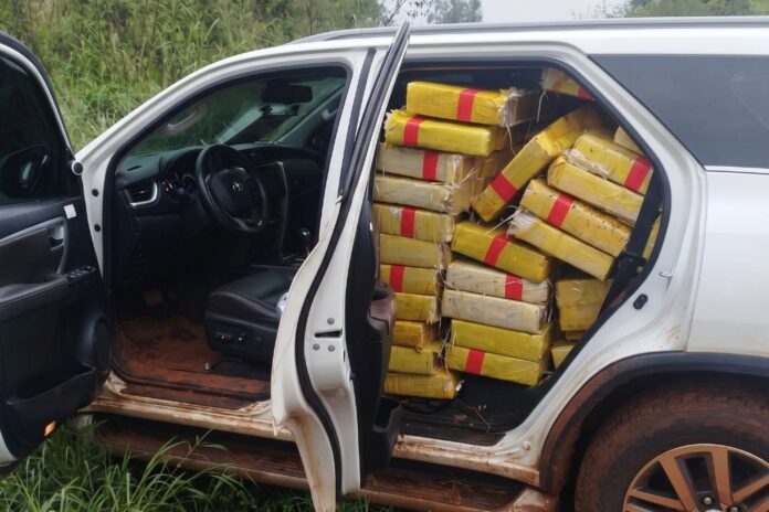 Camioneta Toyota SW4 abandonada en ruta provincial con carga de marihuana secuestrada por Gendarmería en Misiones