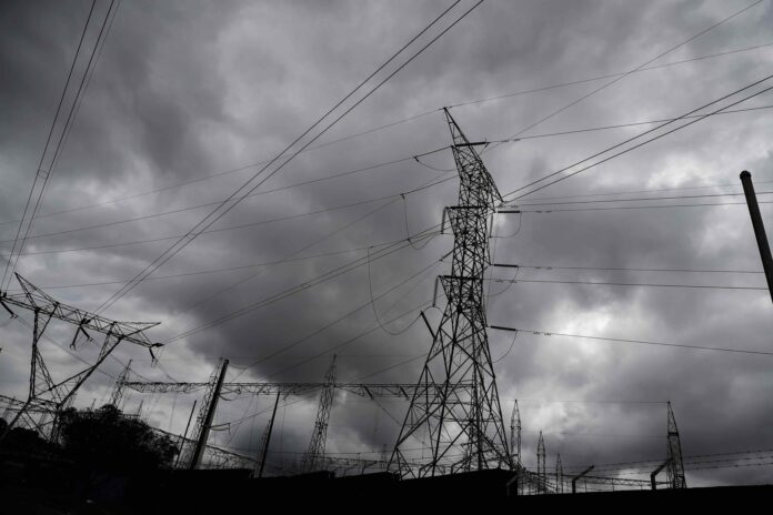 Mapa de Costa Rica con regiones afectadas por sequía y central hidroeléctrica
