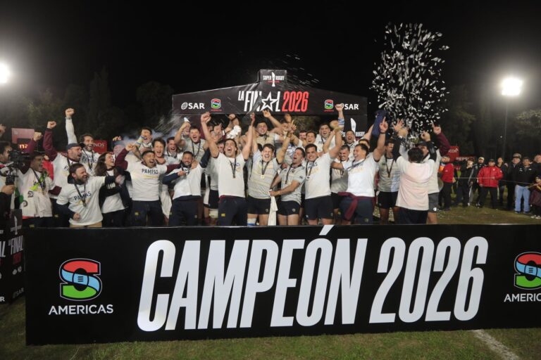 Jugadores de Pampas celebrando el título del Súper Rugby Américas en Córdoba