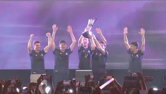 Equipo 9z celebrando el título de la XSE Pro League 2026 de Counter-Strike 2