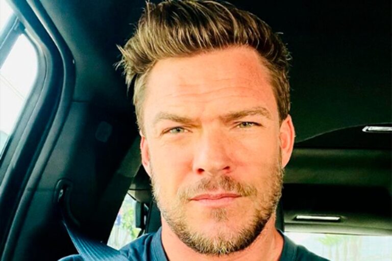 Alan Ritchson en una entrevista