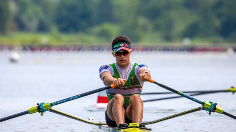 Alexis López durante la prueba de remo M1x en los Juegos Centroamericanos Santo Domingo 2026