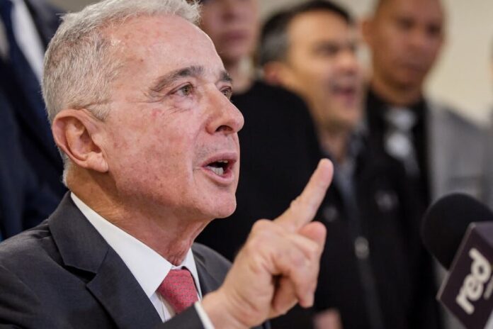 Álvaro Uribe Vélez en conferencia