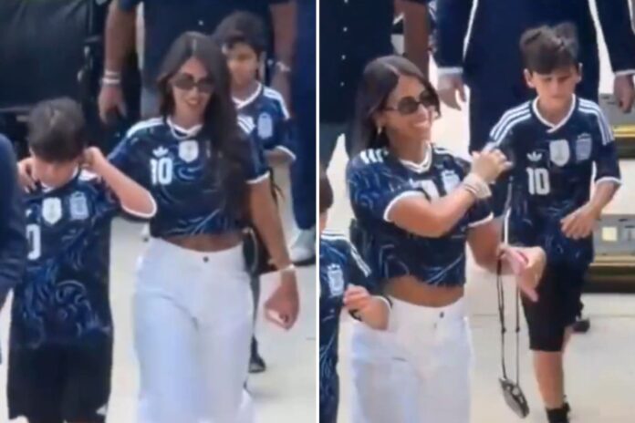 Antonela Roccuzzo con sus hijos Thiago, Mateo y Ciro Messi, su padre José Roccuzzo y sus primos en el estadio Miami Gardens alentando a Lionel Messi