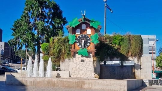 Reloj Cucú de Villa Carlos Paz en su ubicación habitual