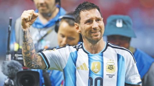 Jugadores de la Selección Argentina en el campo de juego durante el partido contra Inglaterra