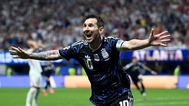 Jugadores de la Selección Argentina celebrando un gol ante Inglaterra en la semifinal del Mundial 2026