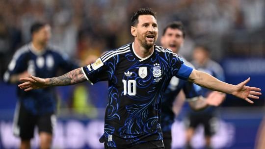 Selección Argentina con camiseta azul alternativa en el Mundial 2026