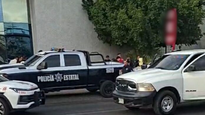 Escena del crimen en bulevar Luis Encinas, Hermosillo, con acordonamiento policial