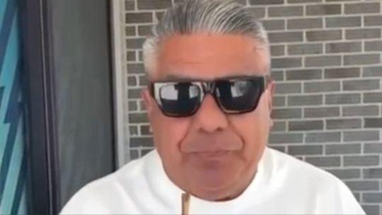 Claudio Tapia presidente de la AFA celebrando