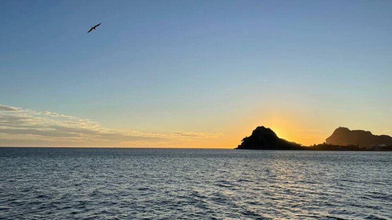 Vista de la ciudad de Mazatlán, Sinaloa, con cielo nublado