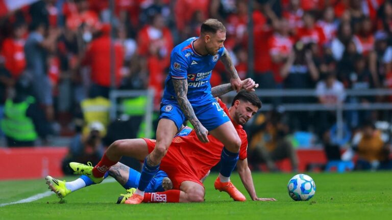 Escudos de Cruz Azul y Toluca enfrentados previo al partido por el Campeón de Campeones 2026
