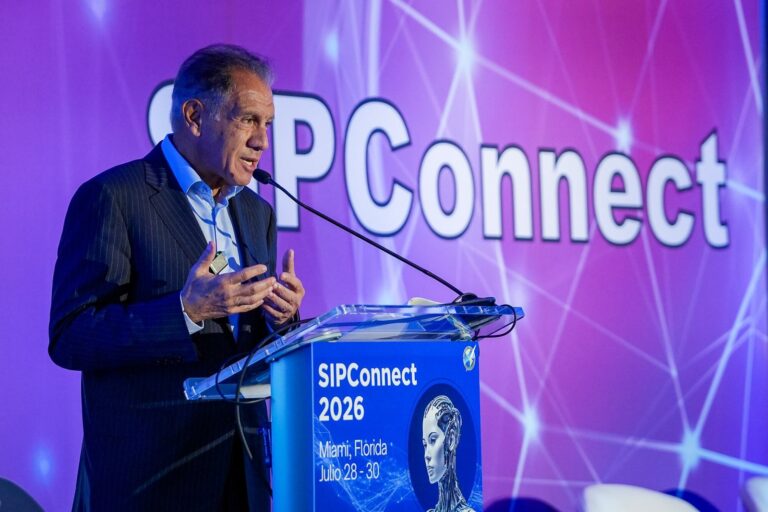 Daniel Hadad en SIP Connect 2026 hablando sobre inteligencia artificial y periodismo