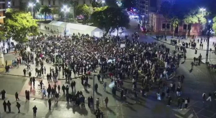 Festejos por el triunfo de Argentina en el Patio Olmos, Córdoba