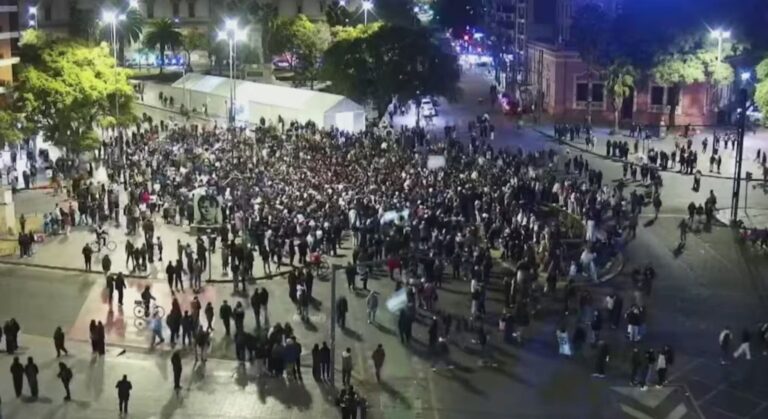 Festejos por el triunfo de Argentina en el Patio Olmos, Córdoba