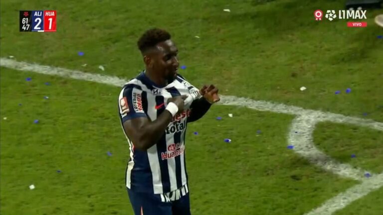 Eryc Castillo celebra un gol con Alianza Lima en el estadio Alejandro Villanueva