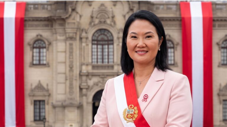 Keiko Fujimori en ceremonia de juramentación presidencial en el Congreso de Perú