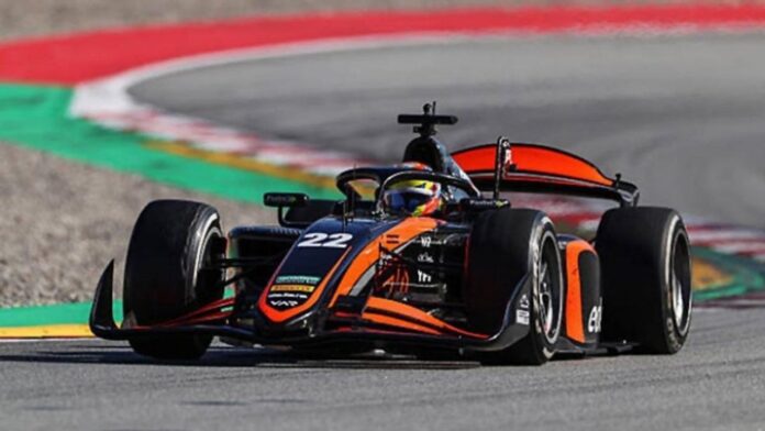 Piloto argentino Nicolás Varrone durante la carrera sprint del GP de Gran Bretaña de Fórmula 2