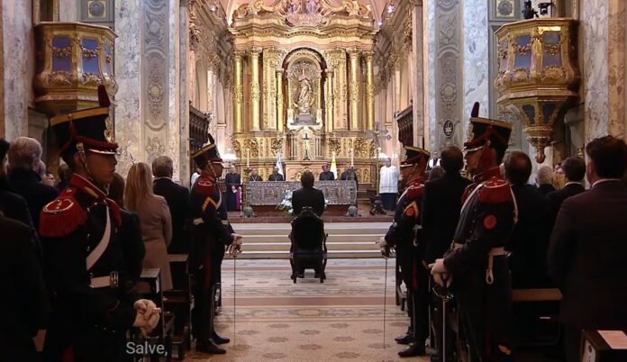 Monseñor Jorge Ignacio García Cuerva durante el tedeum del 9 de Julio en la Catedral Metropolitana