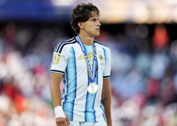 giuliano-simeone-hablo-tras-perder-la-final-del-mundial-solo-perdon Giuliano Simeone con la camiseta de la selección argentina tras la final del Mundial 2026