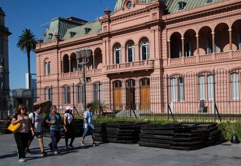 Ministra de Seguridad Alejandra Monteoliva en una reunión de planificación