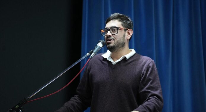 Intendente de Saavedra Matías Nebot durante una charla sobre prevención de adicciones