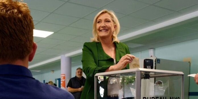 marine-le-pen-descarta-postulacion-2027-tobillera-electronica Marine Le Pen durante una entrevista televisiva