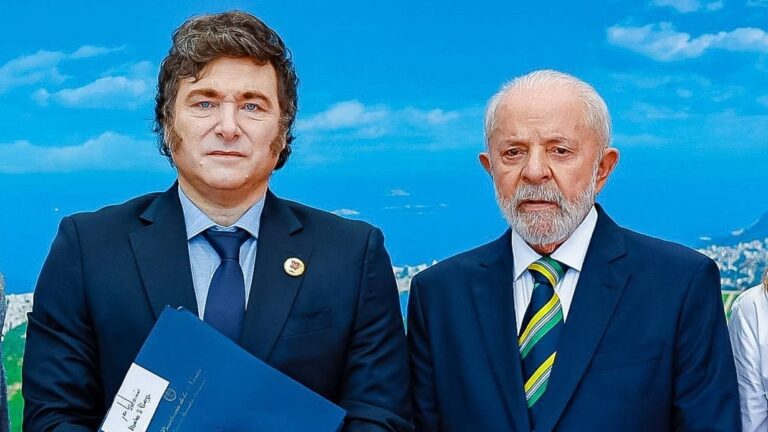 Javier Milei y Luiz Inácio Lula da Silva en fotografía de archivo