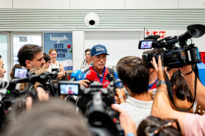 Equipo de Fundación SAMU en aeropuerto de Sevilla tras regresar de Venezuela