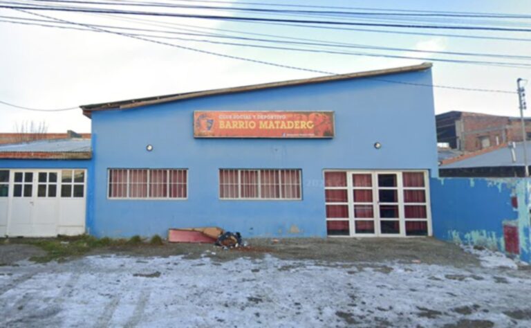 Fachada del Club Social y Deportivo Barrio Matadero en Río Gallegos