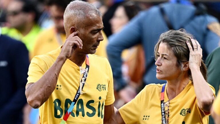 Romario declarando ante medios tras la eliminación de Brasil en el Mundial