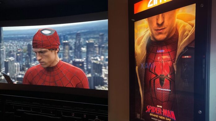 Póster de Spider-Man: Un nuevo día con Tom Holland y Zendaya