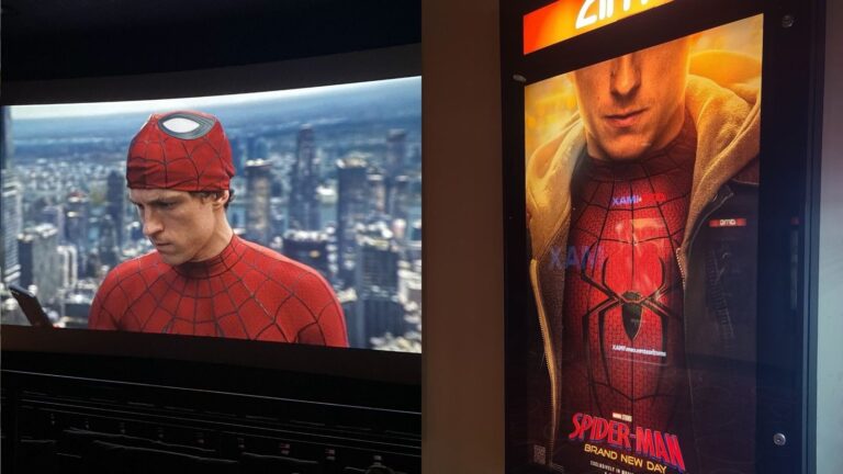 Póster de Spider-Man: Un nuevo día con Tom Holland y Zendaya