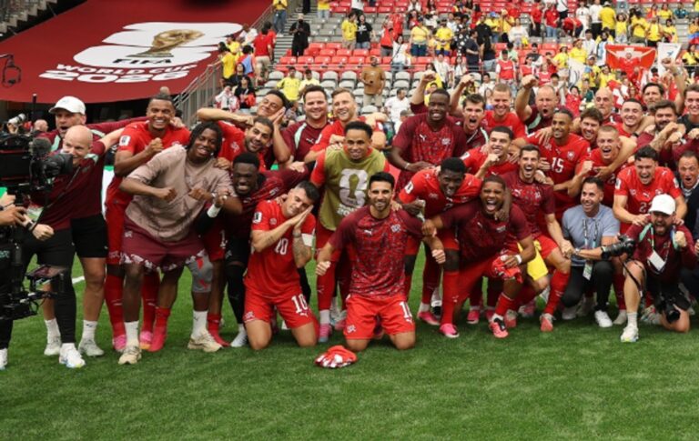 Jugadores de Suiza celebrando tras eliminar a Colombia en octavos de final del Mundial 2026