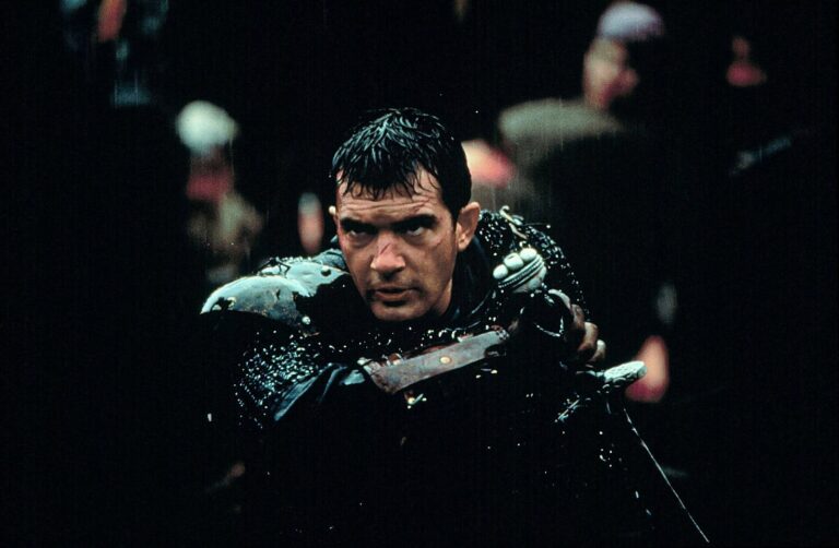 Escena de la película 13 Guerreros con Antonio Banderas